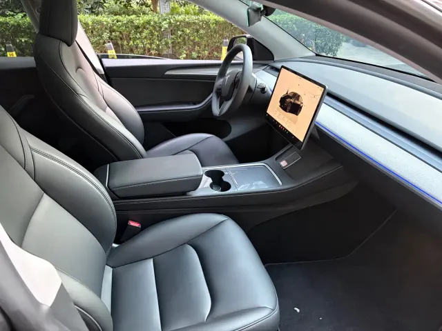 Tesla Model Y — Фото автомобиля 13