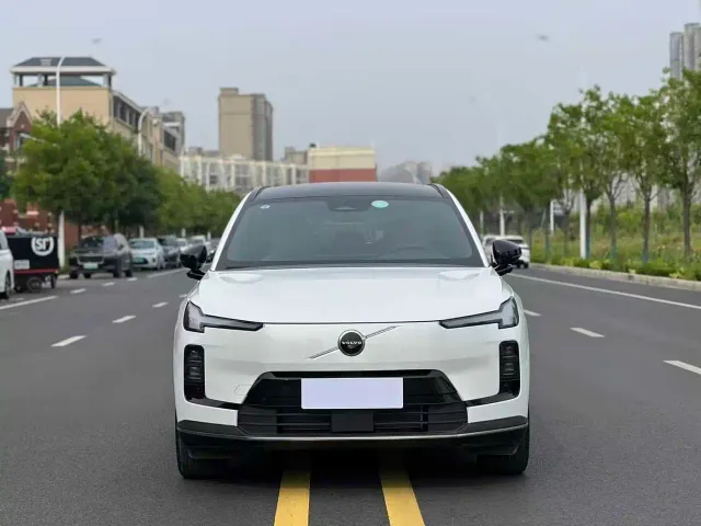 Volvo XC70 Plug-in Hybrid — Фото автомобиля 2