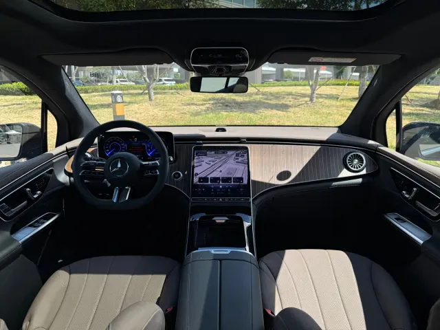 Mercedes-Benz EQE SUV — Фото автомобиля 17