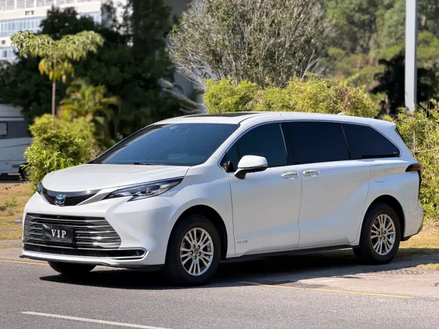 Фотография автомобиля — Toyota Sienna