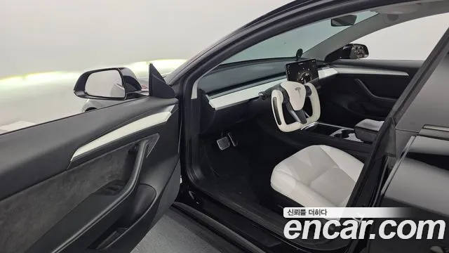 Tesla Model 3 — Фото автомобиля 15