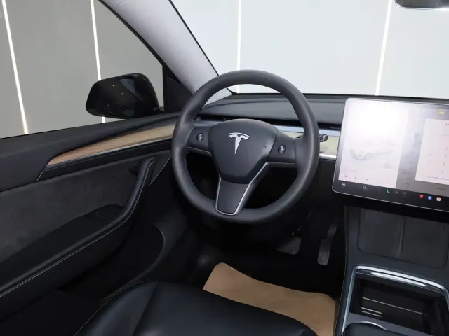 Tesla Model Y — Фото автомобиля 25