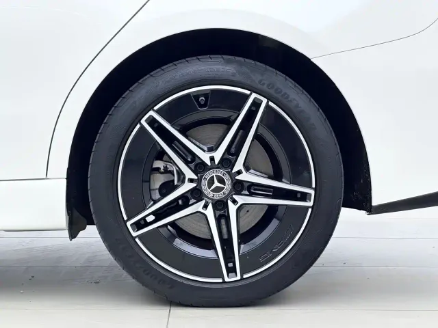 Mercedes-Benz C-Class — Фото автомобиля 7