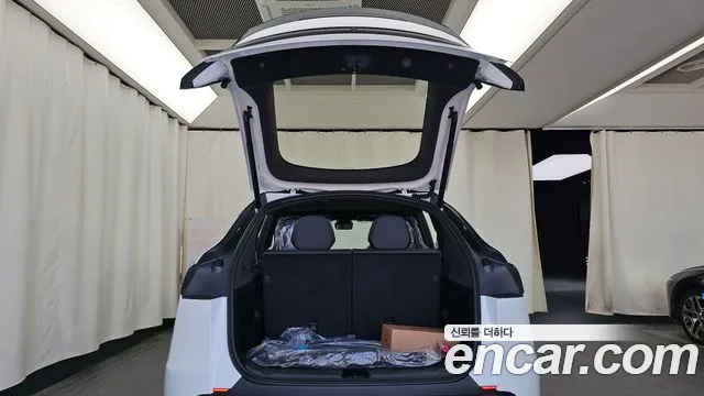 Tesla Model Y — Фото автомобиля 26
