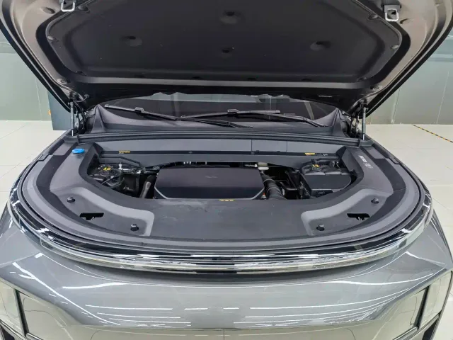 Li Auto L8 — Фото автомобиля 4