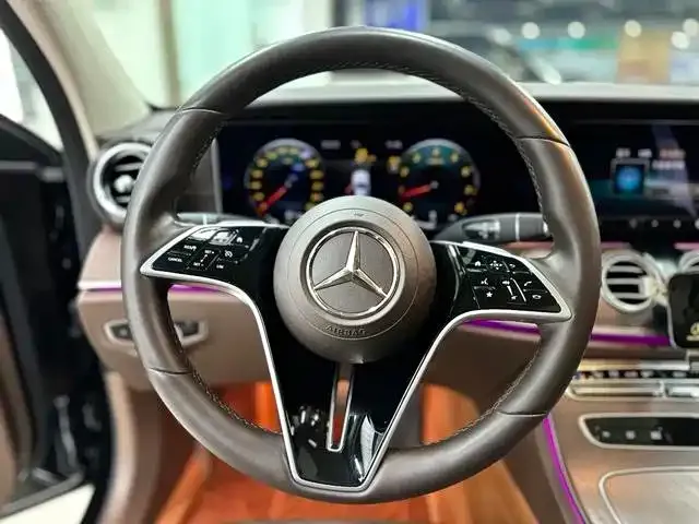 Mercedes-Benz E-Class — Фото автомобиля 14
