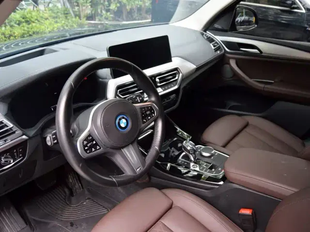BMW iX3 — Фото автомобиля 9