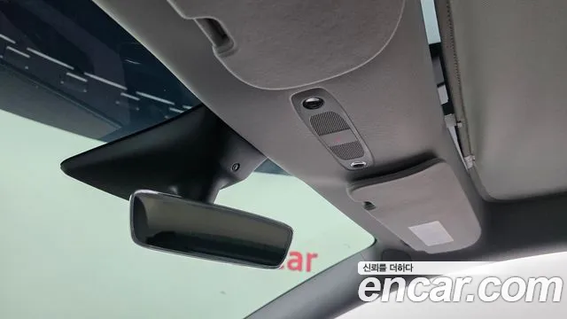Tesla Model Y — Фото автомобиля 30