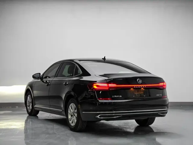 Volkswagen Passat — Фото автомобиля 4