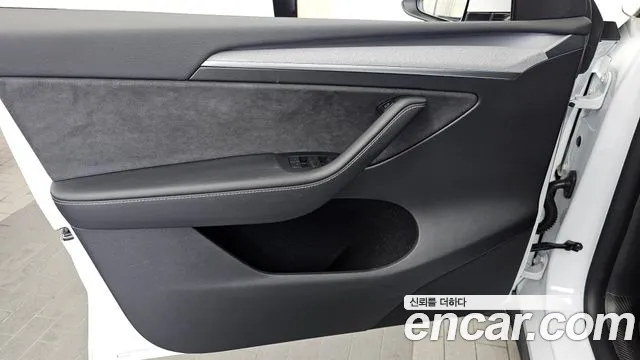 Tesla Model Y — Фото автомобиля 23