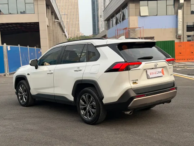 Toyota RAV4 — Фото автомобиля 12