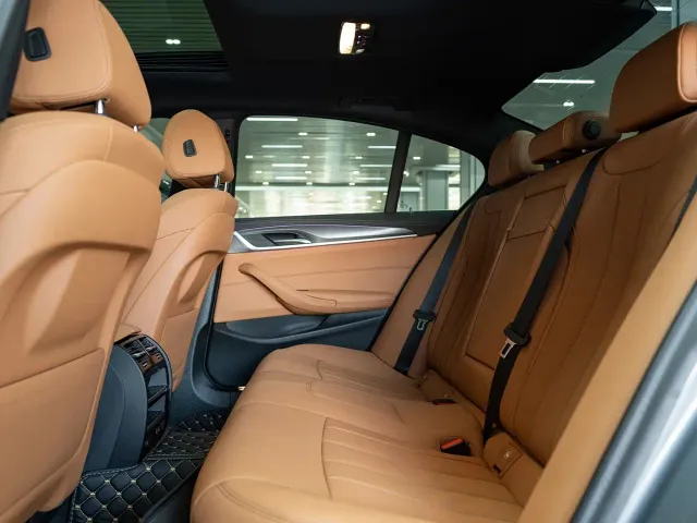 BMW 5 Series — Фото автомобиля 19