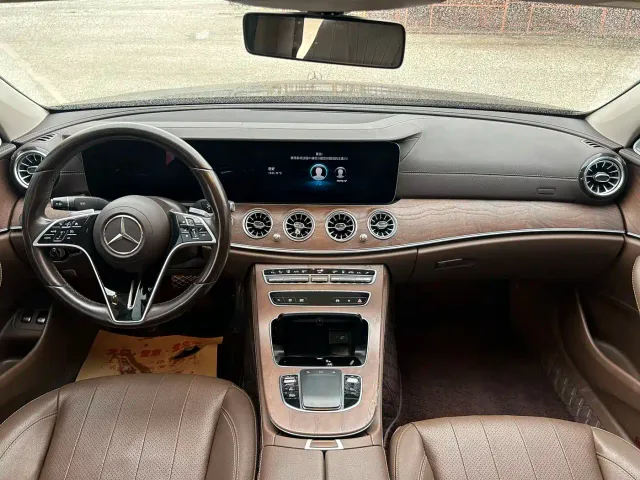 Mercedes-Benz E-Class — Фото автомобиля 4