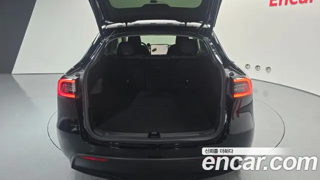 Tesla Model Y — Фото автомобиля 18