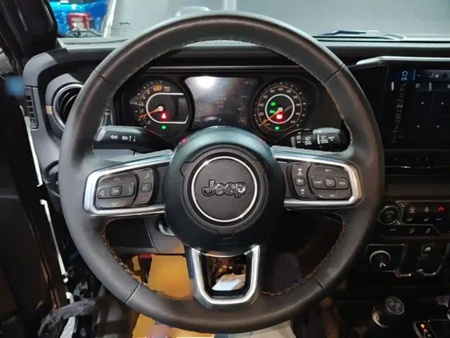 Jeep Wrangler — Фото автомобиля 10