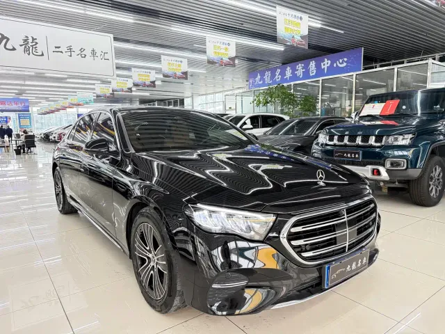 Mercedes-Benz E-Class — Фото автомобиля 3
