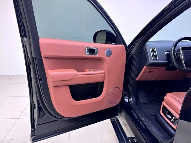 Li Auto L8 — Фото автомобиля 8