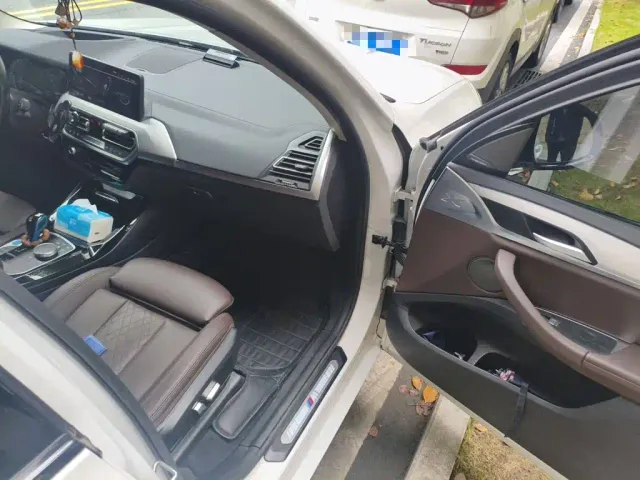 BMW iX3 — Фото автомобиля 17