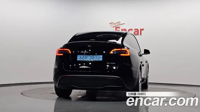 Tesla Model Y — Фото автомобиля 4