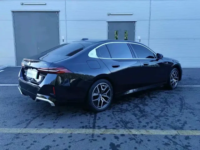 BMW i5 — Фото автомобиля 5