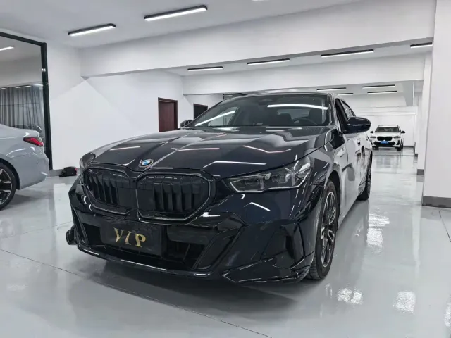 Фотография автомобиля — BMW 5 Series
