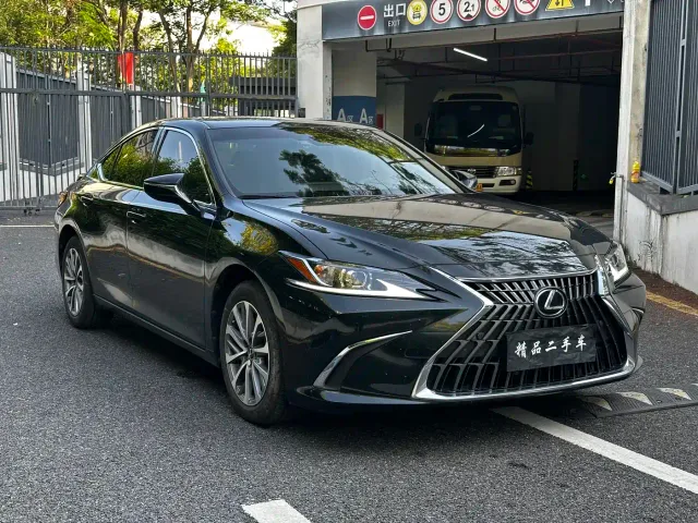 Lexus ES — Фото автомобиля 3