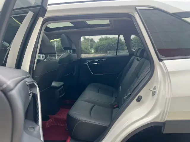 Toyota RAV4 — Фото автомобиля 7