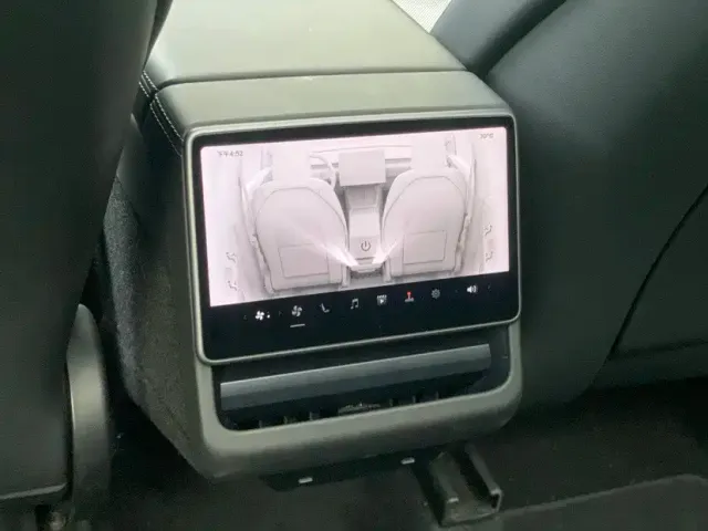 Tesla Model Y — Фото автомобиля 14