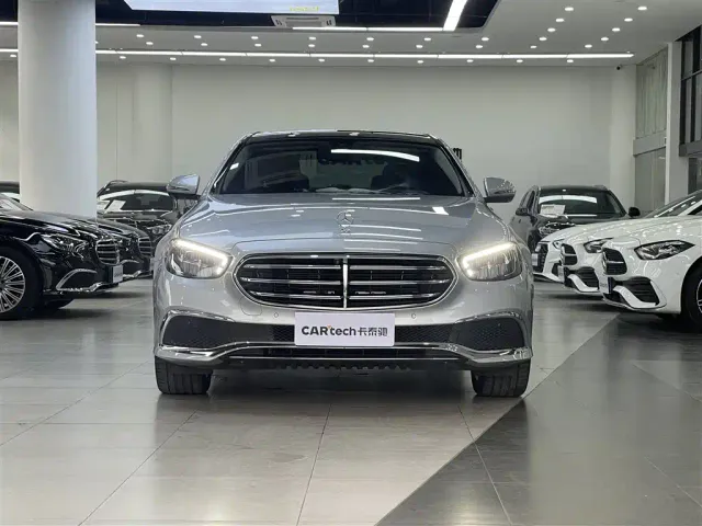 Mercedes-Benz E-Class — Фото автомобиля 2