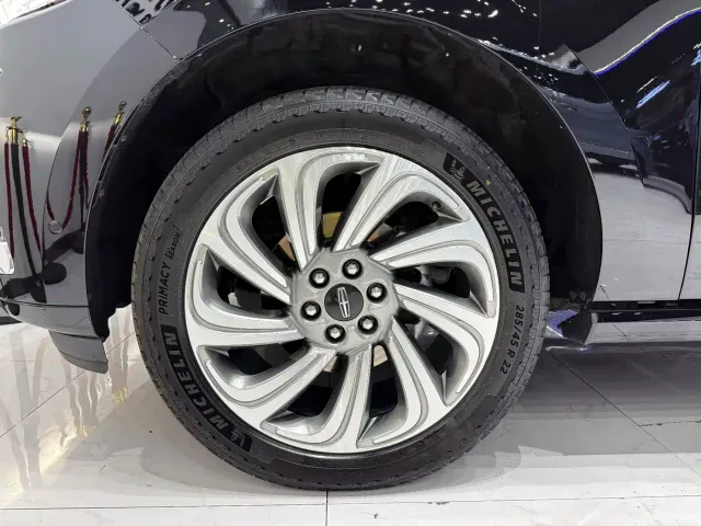 Lincoln Navigator — Фото автомобиля 14