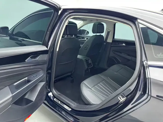 Volkswagen Passat — Фото автомобиля 6