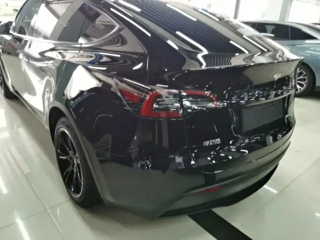Tesla Model Y — Фото автомобиля 4