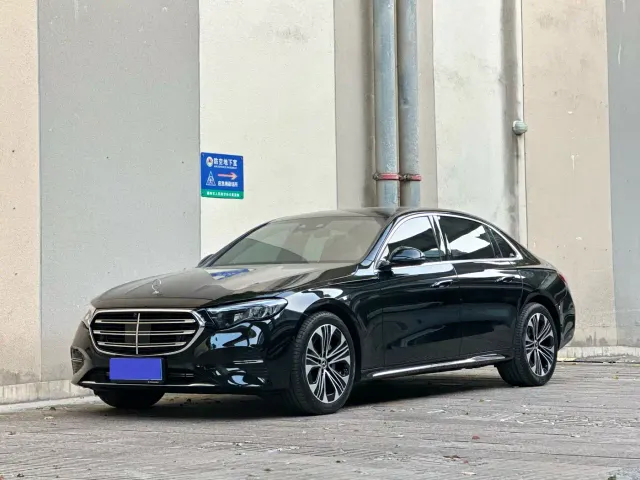 Фотография автомобиля — Mercedes-Benz E-Class