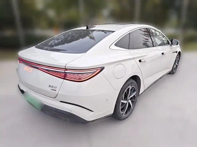 BYD Seal 07 DM-i — Фото автомобиля 9