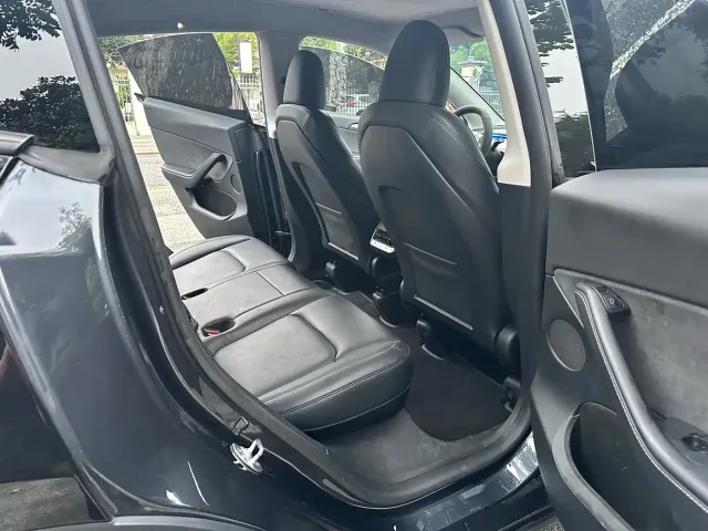 Tesla Model Y — Фото автомобиля 4