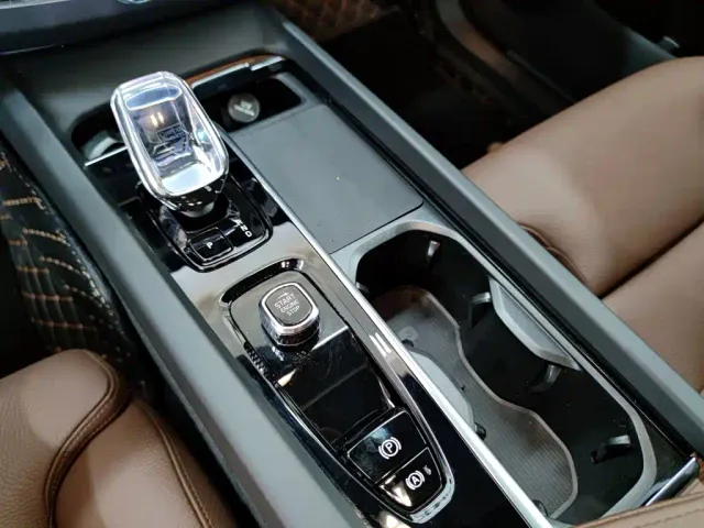 Volvo XC60 — Фото автомобиля 14