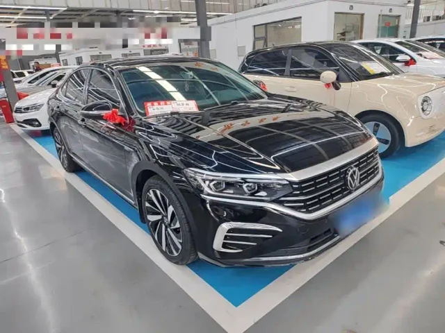 Volkswagen Passat — Фото автомобиля 3