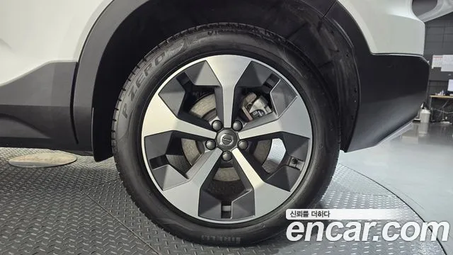 Volvo XC40 — Фото автомобиля 6