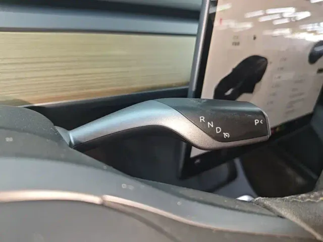 Tesla Model 3 — Фото автомобиля 13