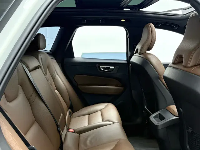 Volvo XC60 — Фото автомобиля 9
