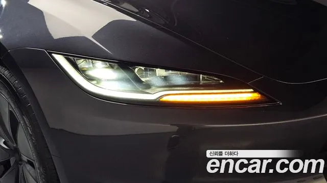 Tesla Model 3 — Фото автомобиля 21