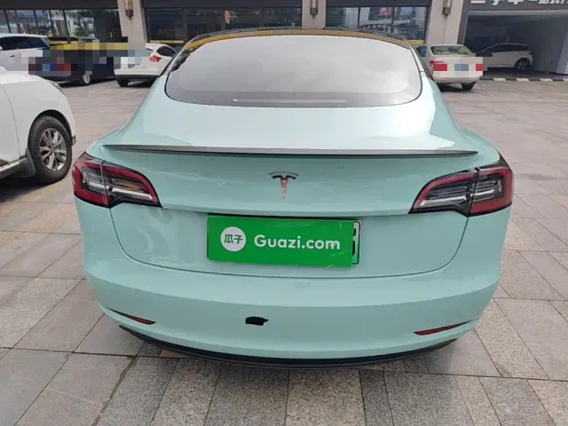 Tesla Model 3 — Фото автомобиля 5