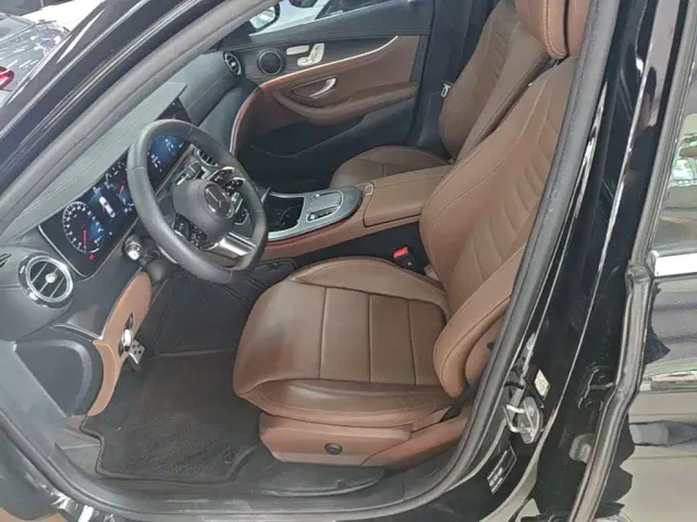 Mercedes-Benz E-Class — Фото автомобиля 14