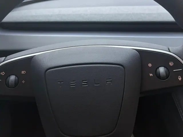Tesla Model 3 — Фото автомобиля 22