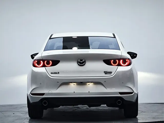 Mazda Axela — Фото автомобиля 19