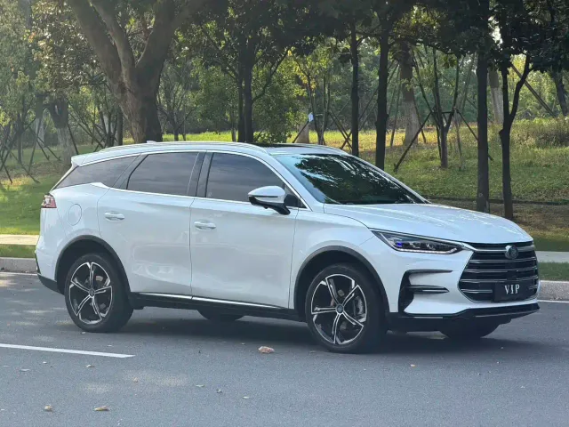 BYD Tang — Фото автомобиля 3