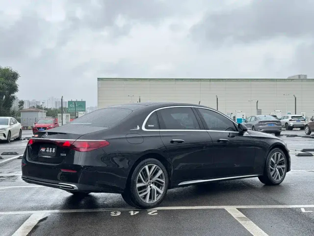 Mercedes-Benz E-Class — Фото автомобиля 11