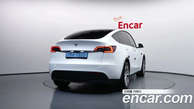 Tesla Model Y — Фото автомобиля 4