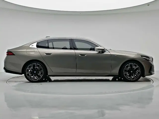 BMW 5 Series — Фото автомобиля 7