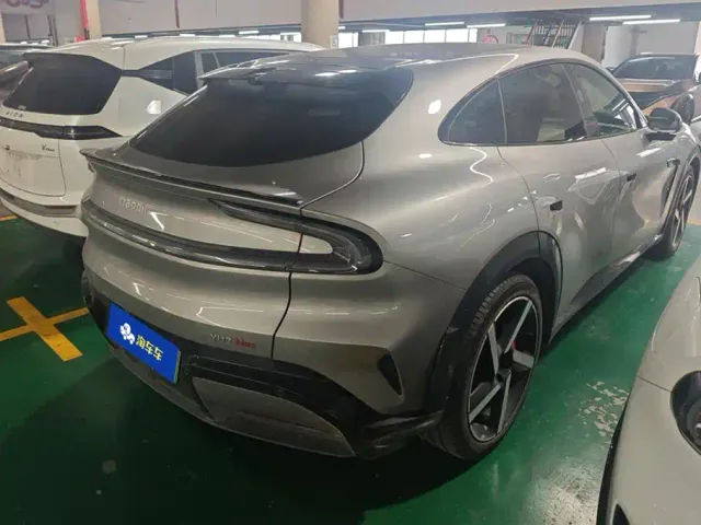 Xiaomi YU7 — Фото автомобиля 3